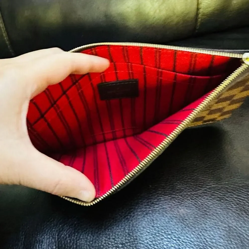 Louis Vuitton Neverfull GM Pouch - Picture 7 of 9